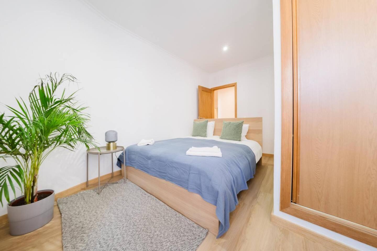 Modern 41br With Art & Tagus River Views Lissabon