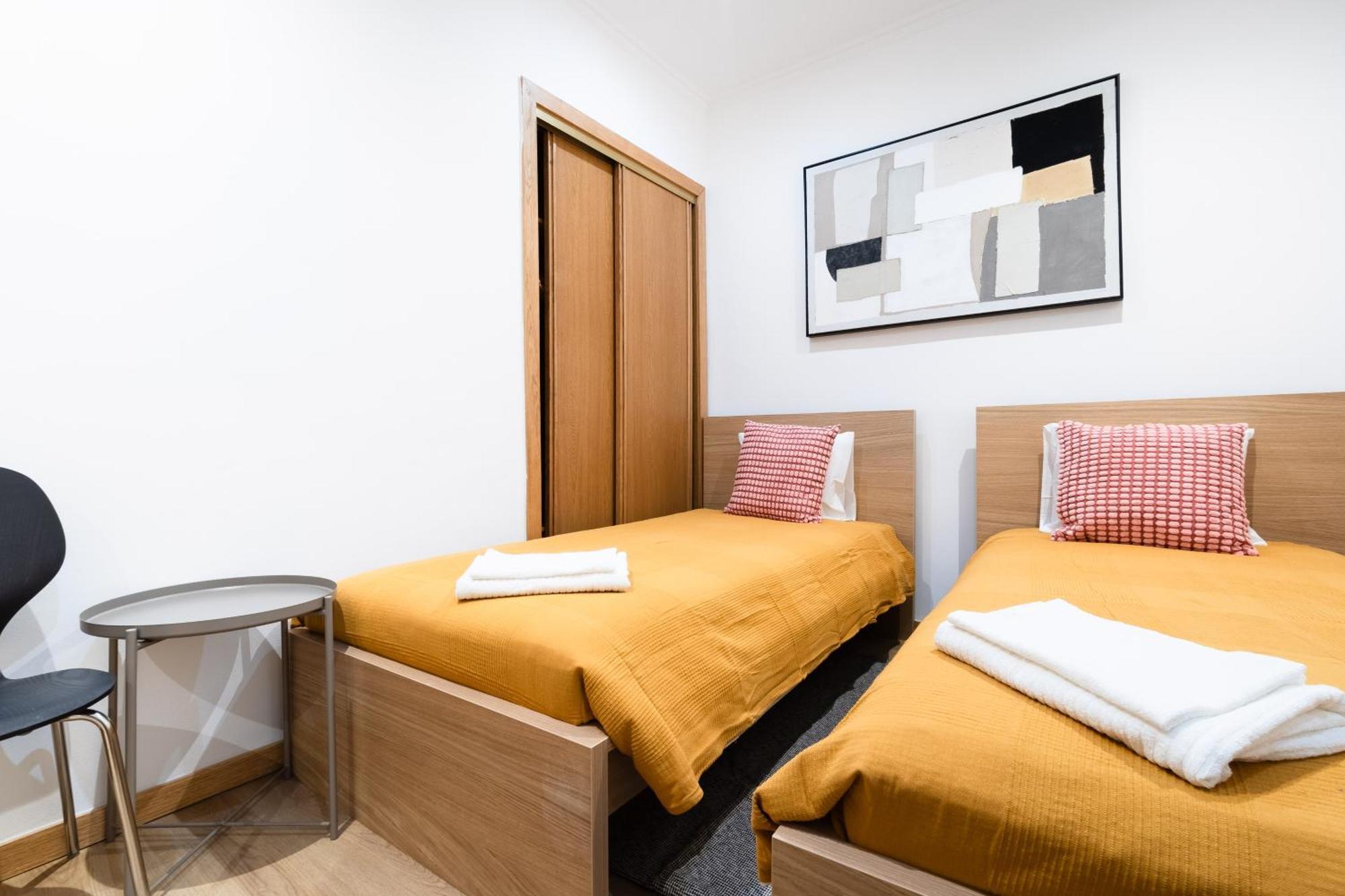Modern 41br With Art & Tagus River Views *