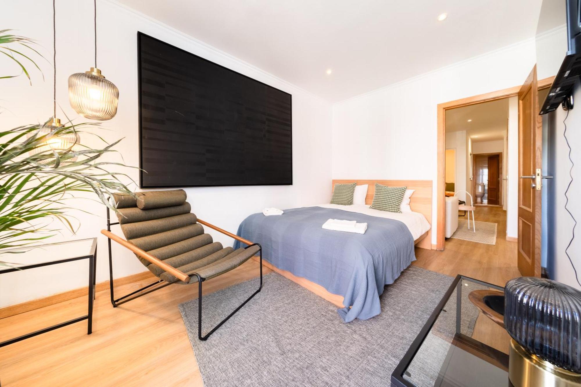 Modern 41br With Art & Tagus River Views