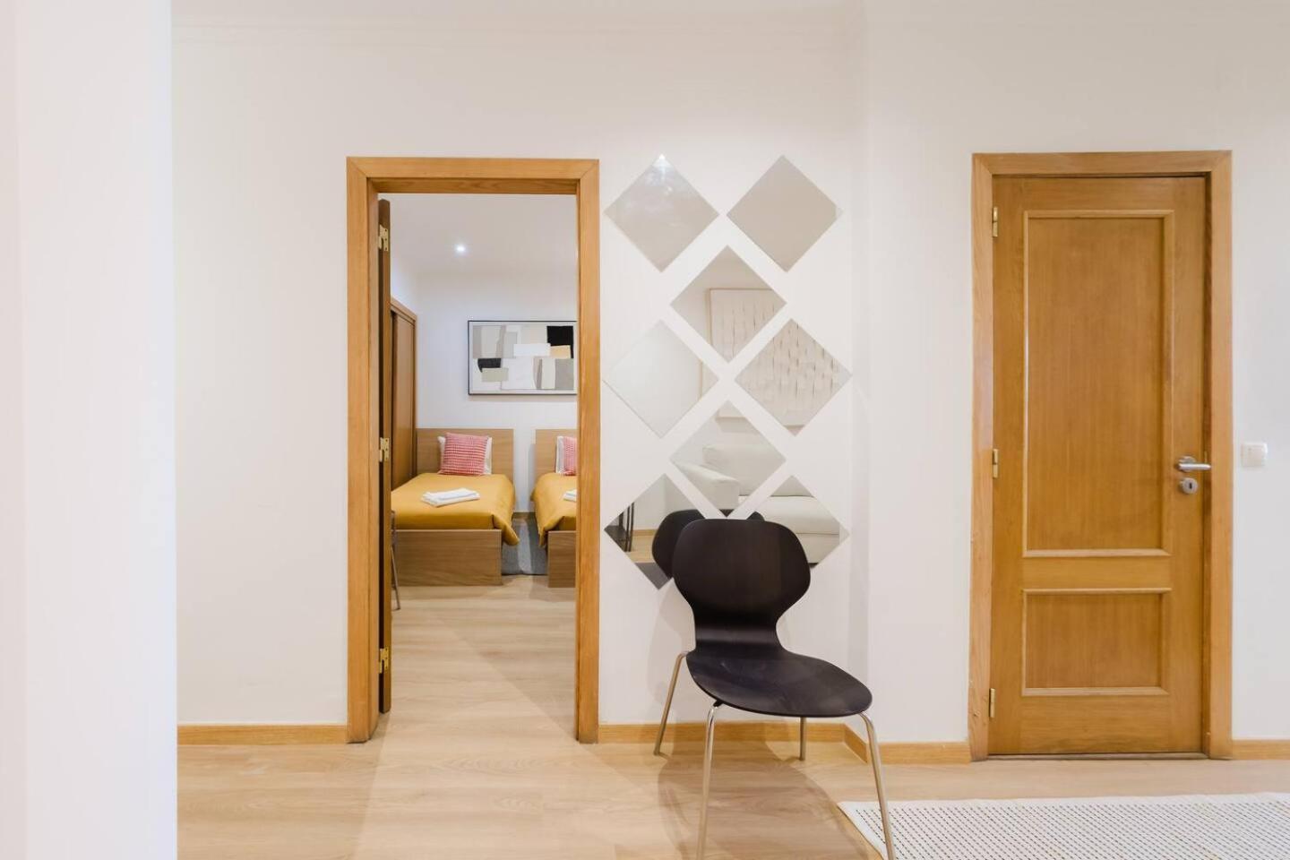 Modern 41br With Art & Tagus River Views *