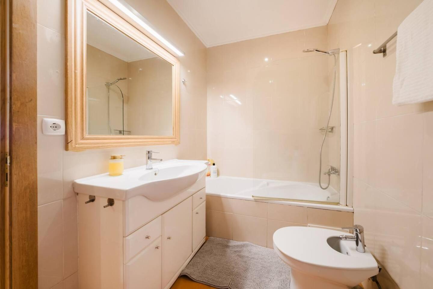 Modern 41br With Art & Tagus River Views