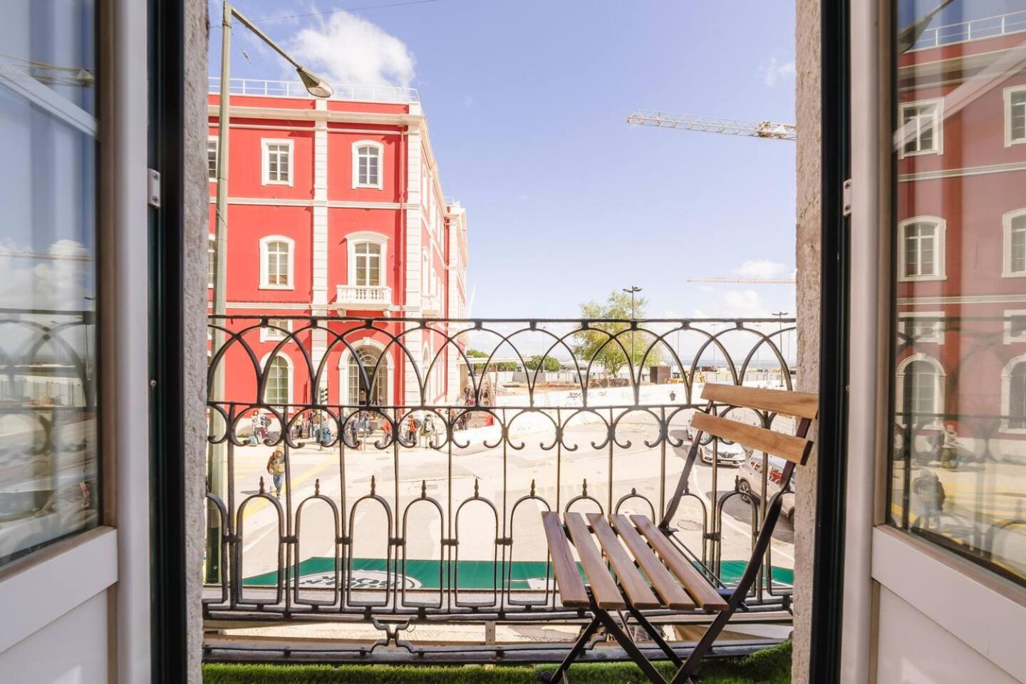 Modern 41br With Art & Tagus River Views Apartamento