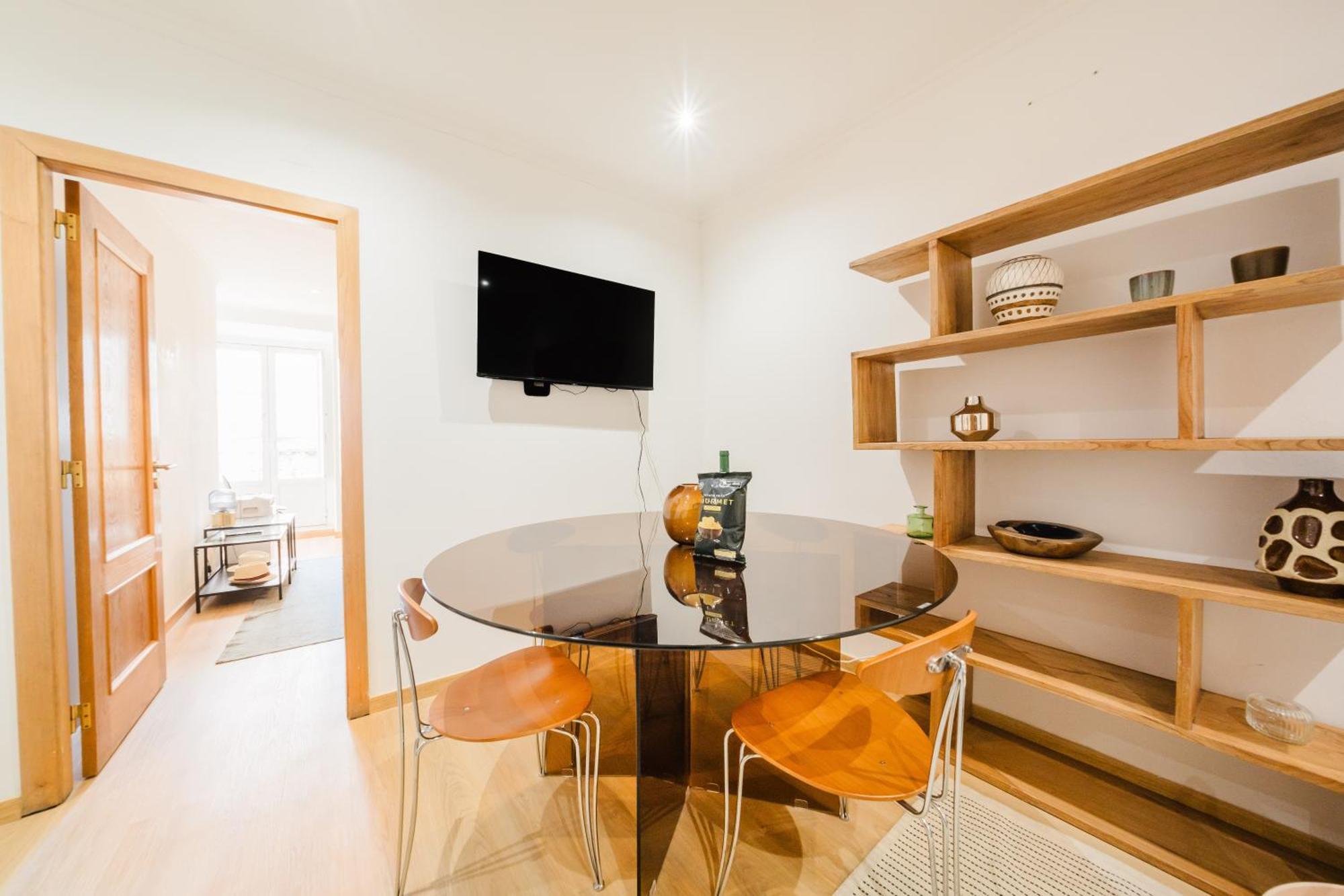 Modern 41br With Art & Tagus River Views
