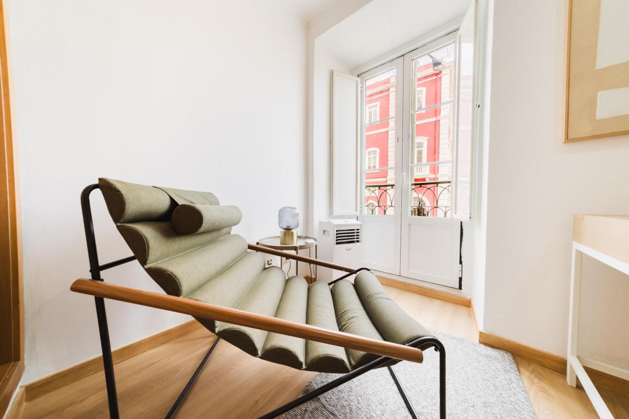 Modern 41br With Art & Tagus River Views *