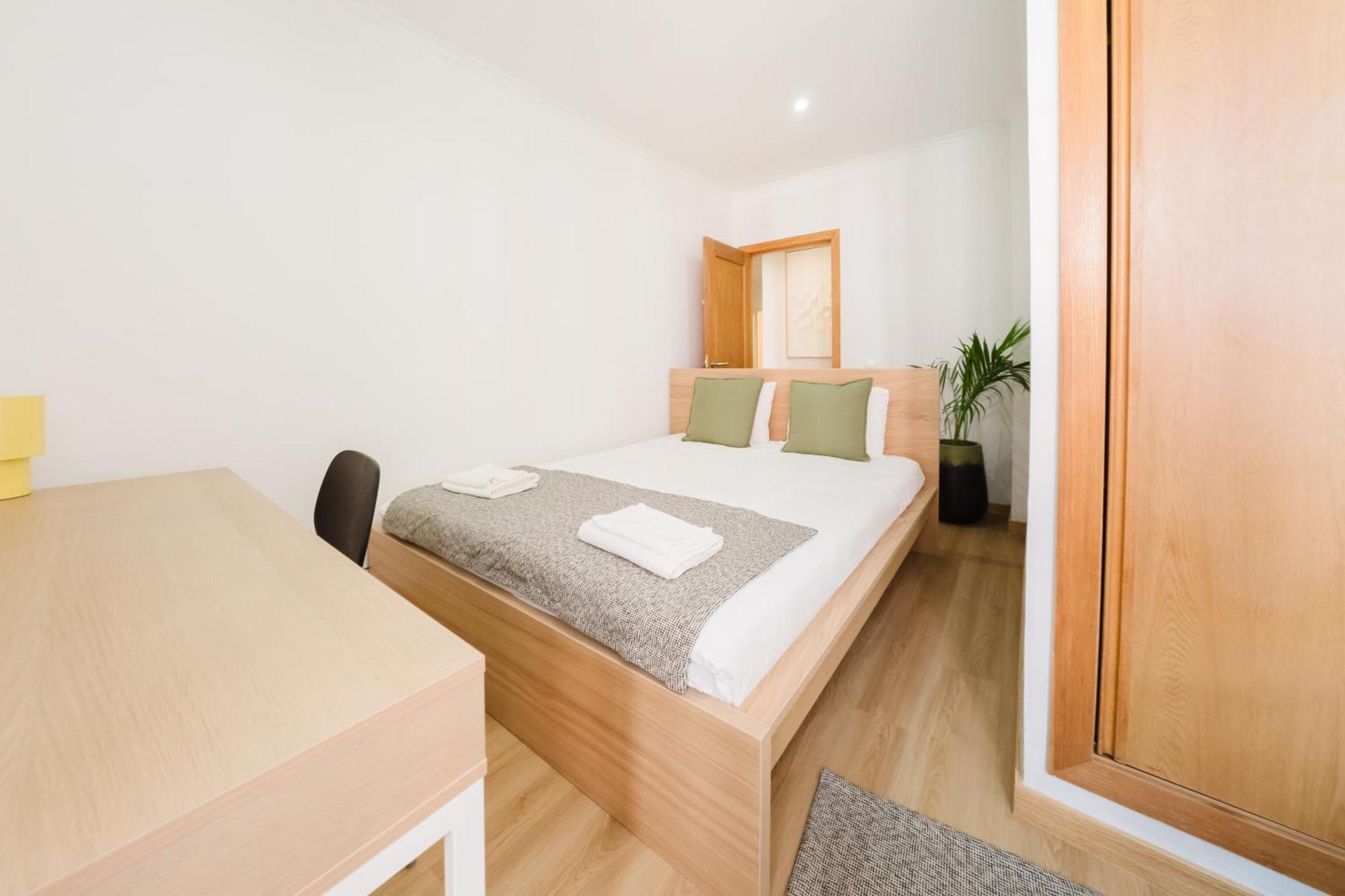 Modern 41br With Art & Tagus River Views *